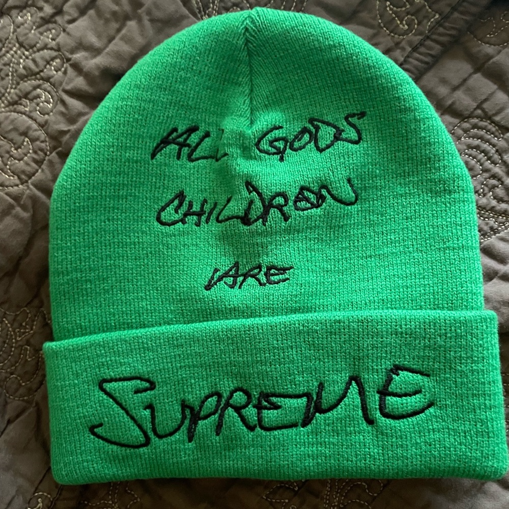Supreme beanie- never worn